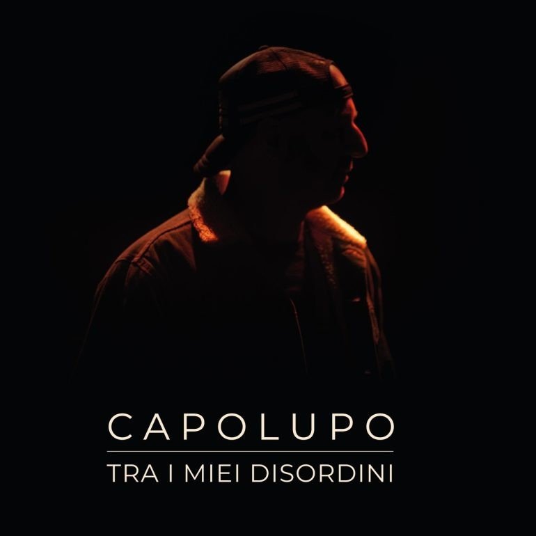 “Capolupo Rilascia il Suo Album di Debutto Solista: ‘Tra i miei disordini’”