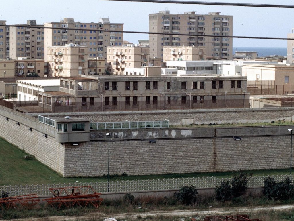 Carcere di Trapani: 25 agenti indagati per tortura e abusi