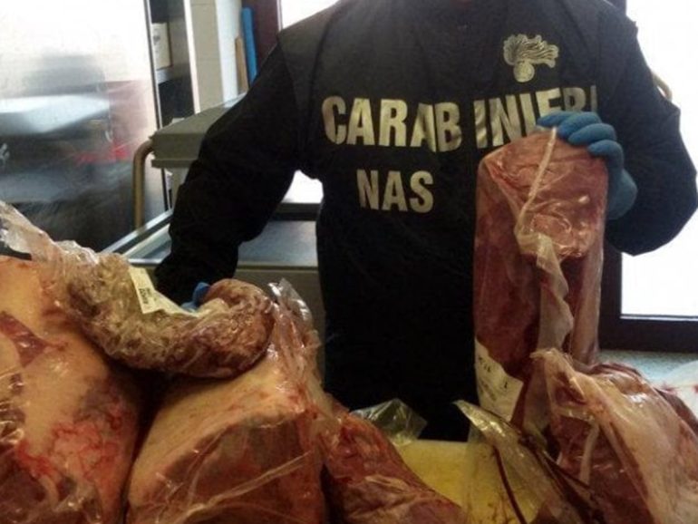 Chiuso salumificio nell’Avellinese: sequestrate 15 tonnellate di carne. Denunciato il titolare
