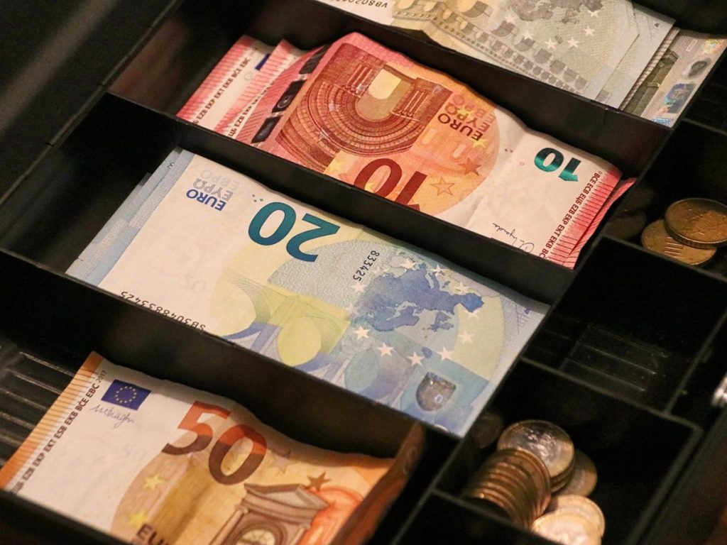 Campania, il 47% della popolazione è indebitato per spese significative o sostegno ai familiari