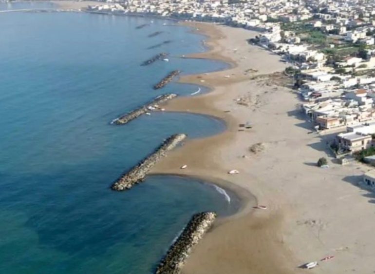 Castel Volturno, maxi sequestro di 10 immobili abusivi lungo la costa