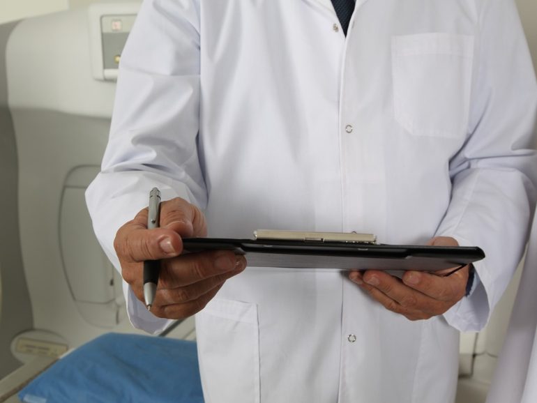 Napoli, «Basta processi social ai medici, così si alimenta solo l’odio»