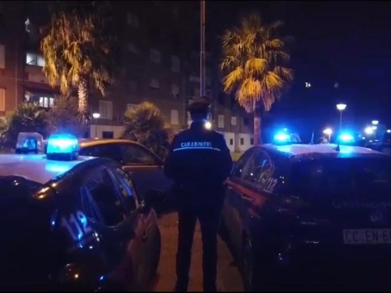Due arresti a Brusciano, fermati con nel cruscotto una pistola pronta a sparare