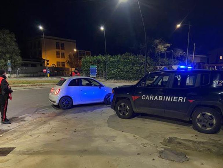 Caserta, due arresti e 9 denunce: sequestri di coltelli, mazze da baseball e una mannaia