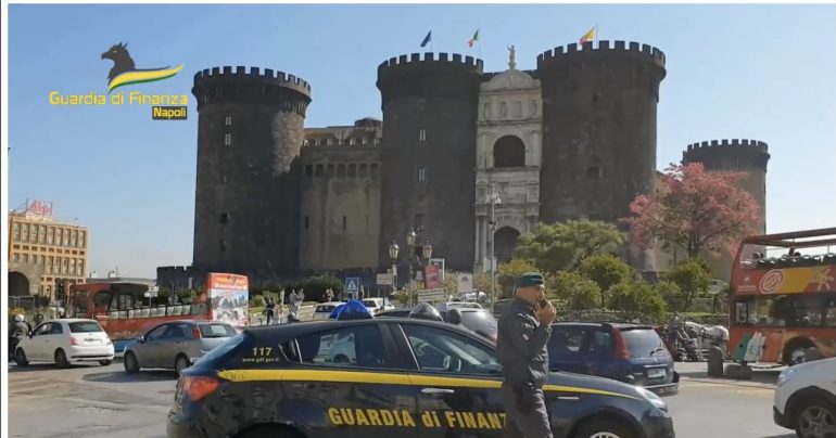 Napoli, scoperto rider senza patente e su moto senza assicurazione