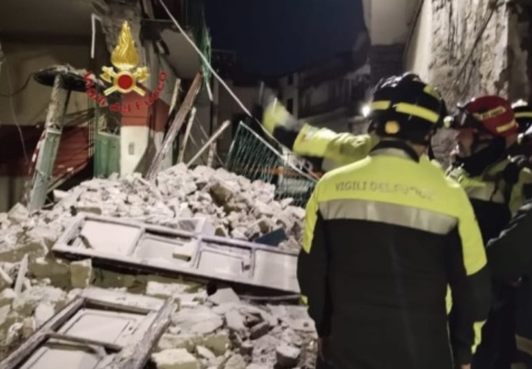Nuovo crollo ad Orta di Atella nell’edificio sgomberato