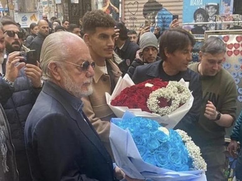 Omaggio a Maradona: De Laurentiis, Conte e Di Lorenzo visitano il murales nei Quartieri Spagnoli