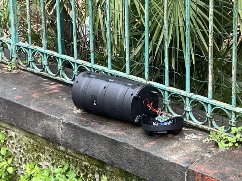 Napoli, fatto brillare lil cilindro di via Leone Mariscano: era un falso allarme bomba