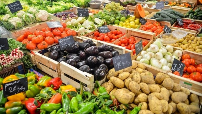 Napoli, sequestro di frutta e ortaggi al mercato di Fuorigrotta
