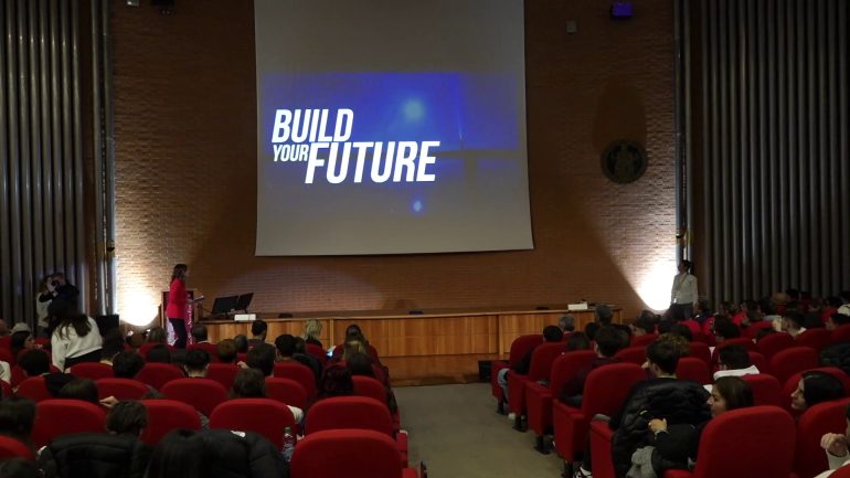 Competenze del futuro: a Napoli Intesa Sanpaolo incontra 800 studenti.
