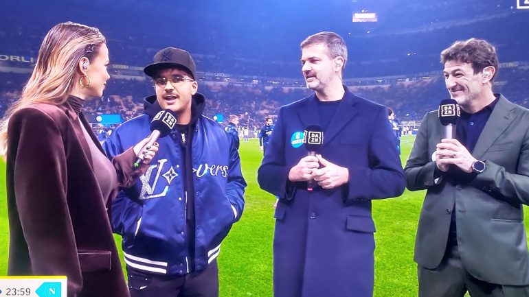 Geolier a San Siro: “Tutti volevamo Conte a Napoli. Scudetto? Dobbiamo restare calmi…”