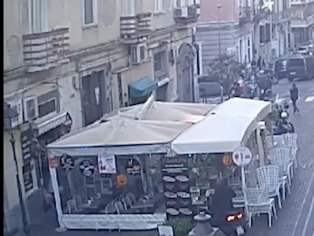 Vomero: la guerra dello spritz tra bar finisce sui social