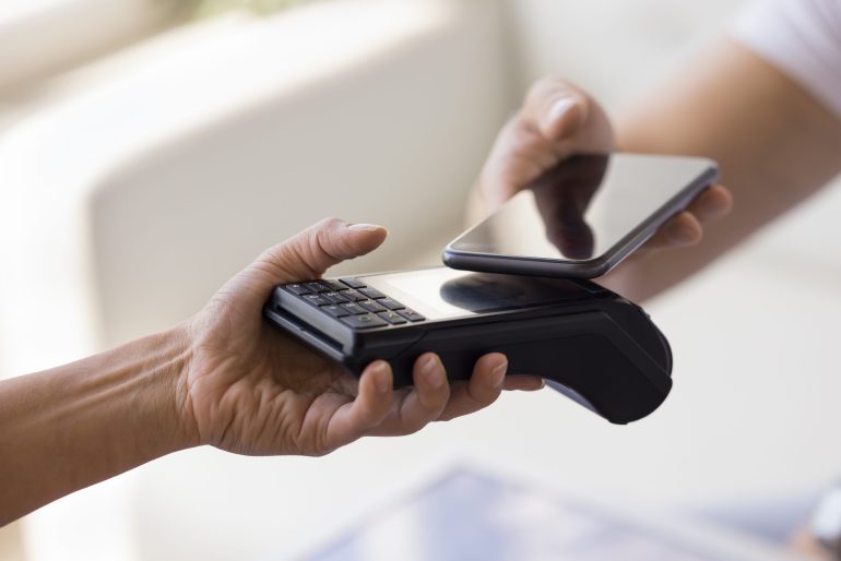 Cosa è il Ghost Tap e come proteggere le carte di credito con NFC dalle truffe
