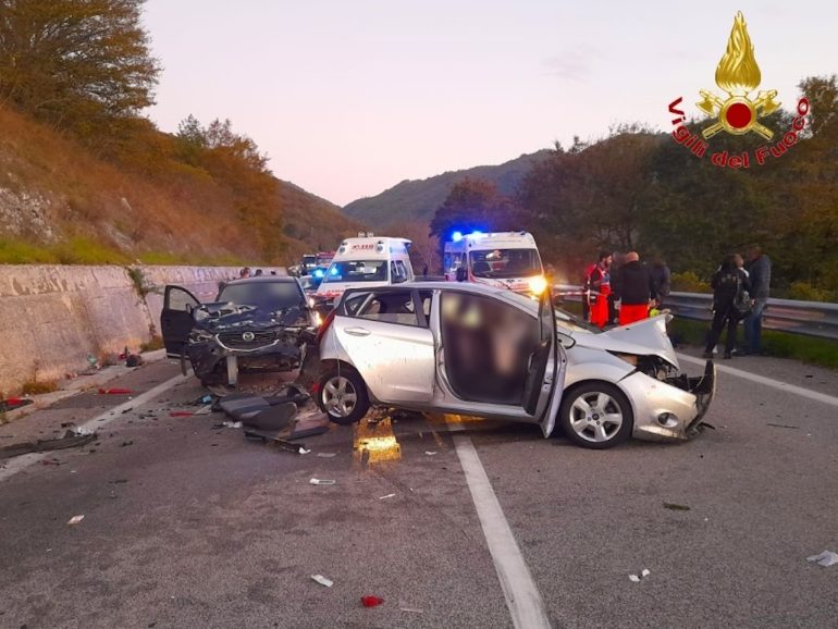 Maxi tamponamento sull’Ofantina: 11 feriti