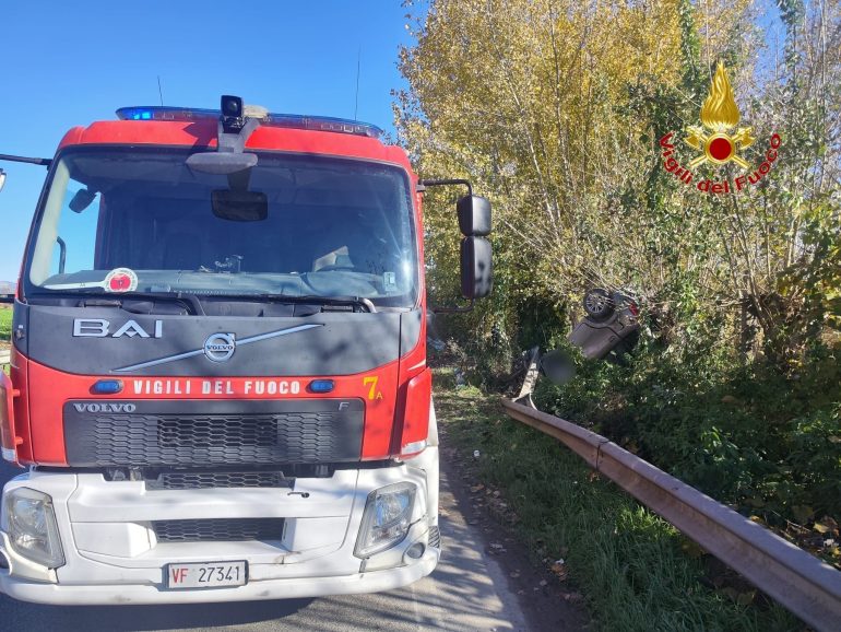 Marcianise, auto si ribalta: muore 31enne