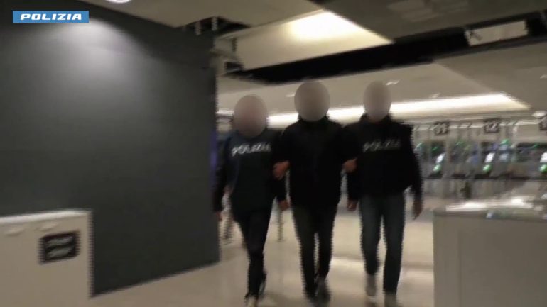 Napoli, maxi blitz contro l’immigrazione clandestina: 45 arresti