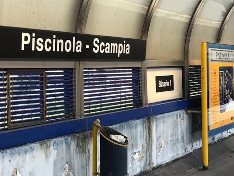 Napoli, ragazzina di 15 anni accoltella l’amico dopo una lite