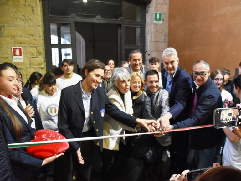 Tutte le sfumature dell'azzurro: inaugurata a Villa Bruno la mostra fotografica itinerante dedicata allo sport italiano