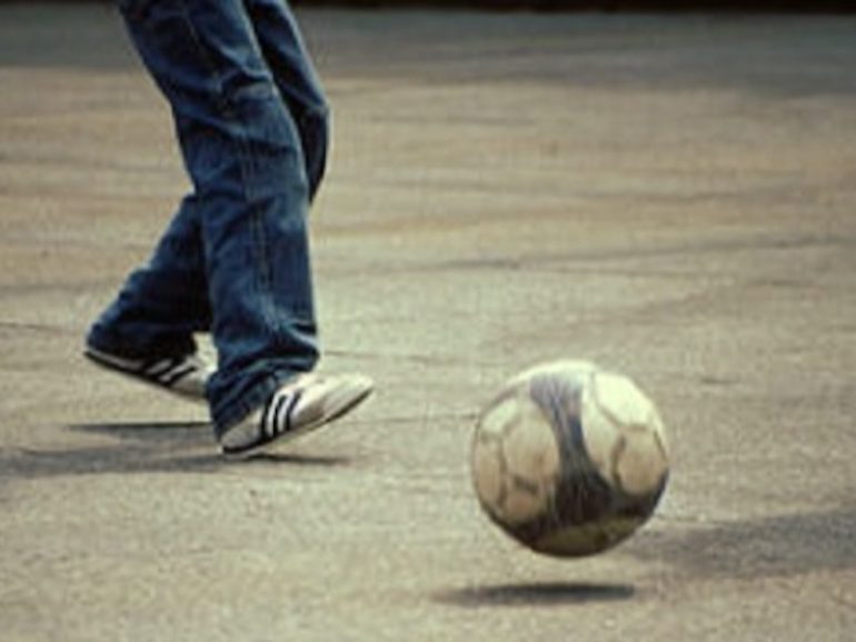 Giugliano, ha soli 10 anni il ragazzino che ha accoltellato il 13enne