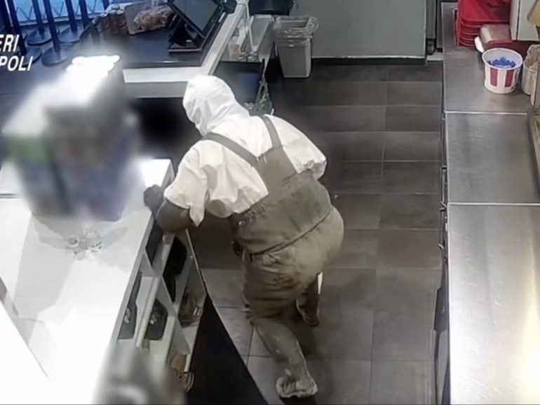 Napoli, a capo della banda del buco ‘o zio Mario Mazza. Tutti i componenti