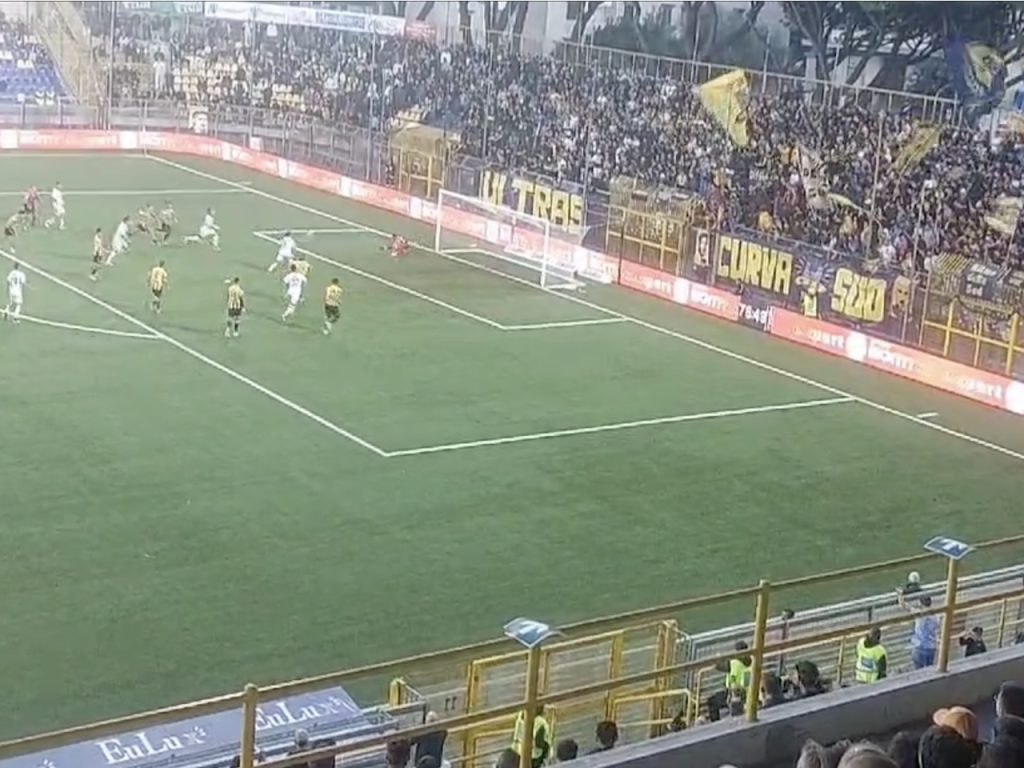 La domenica magica dei fratelli Esposito: in gol contro la loro Juve Stabia
