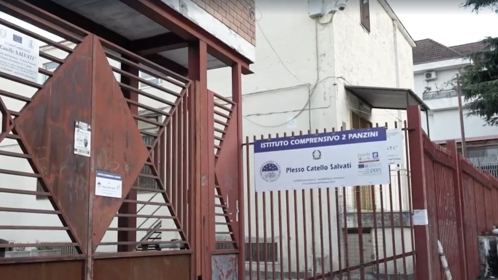 Prof aggredita a Castellammare: il direttore dell’Ufficio scolastico regionale parla di “violenza criminale”