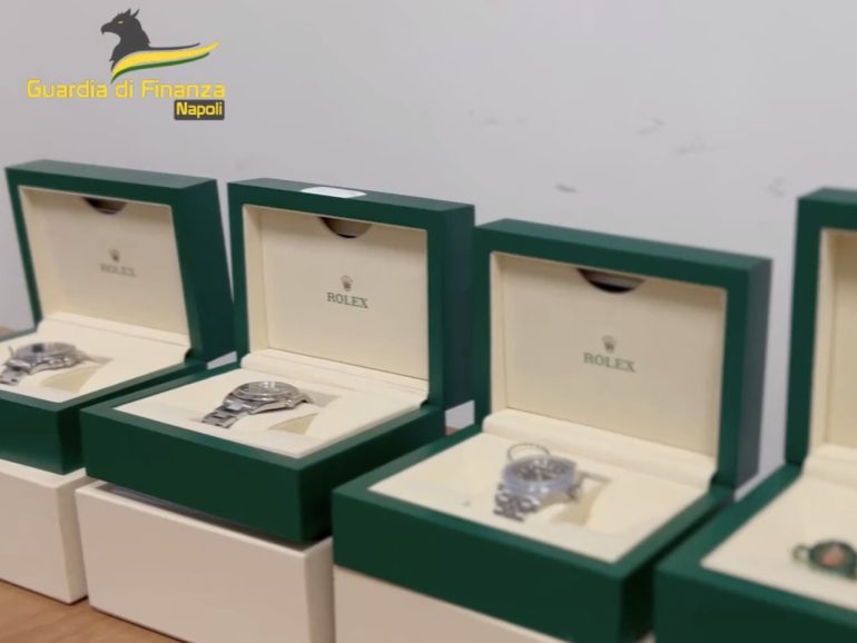 Napoli, imprenditore edile non pagava le tasse ma acquistava Rolex. Scatta il sequestro