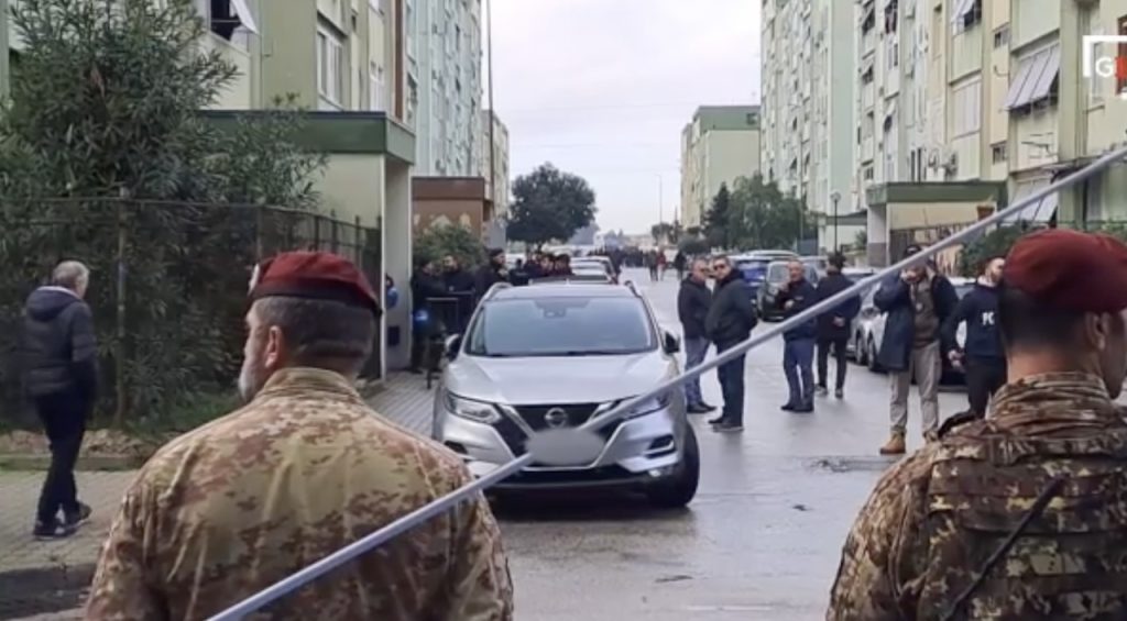 Caivano, minacce alla mamma di una delle cuginette abusate: “Sei la causa degli sgomberi”