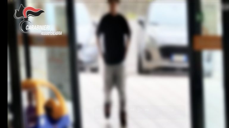 Truffe agli anziani, smantellata la nuova holding: 13 arresti