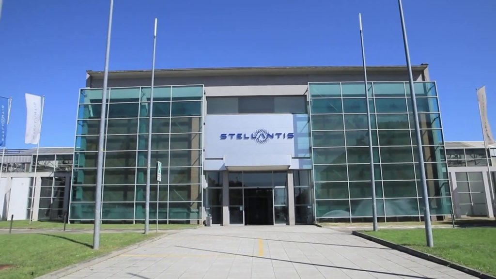 Fiom: “A Pomigliano serve intesa per nuovi modelli Stellantis”
