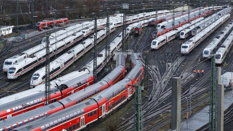 Terremoto Campi Flegrei, torna regolare la circolazione dei treni da Napoli