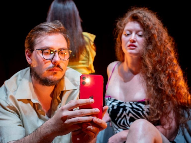 Al Teatro Civico 14 il nuovo progetto della Compagnia Vulìe: REC. D-istruzioni per una storia virale