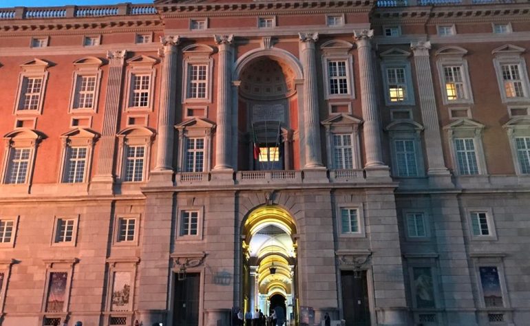Gran Ballo a Corte in abiti d’Epoca alla Reggia di Caserta: ingresso a 5 € con visite agli Appartamenti.