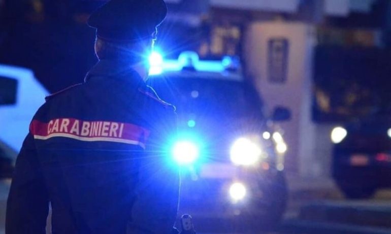 Avellino, sorpresi in auto con chiavi alterate e grimaldelli: 4 denunciati
