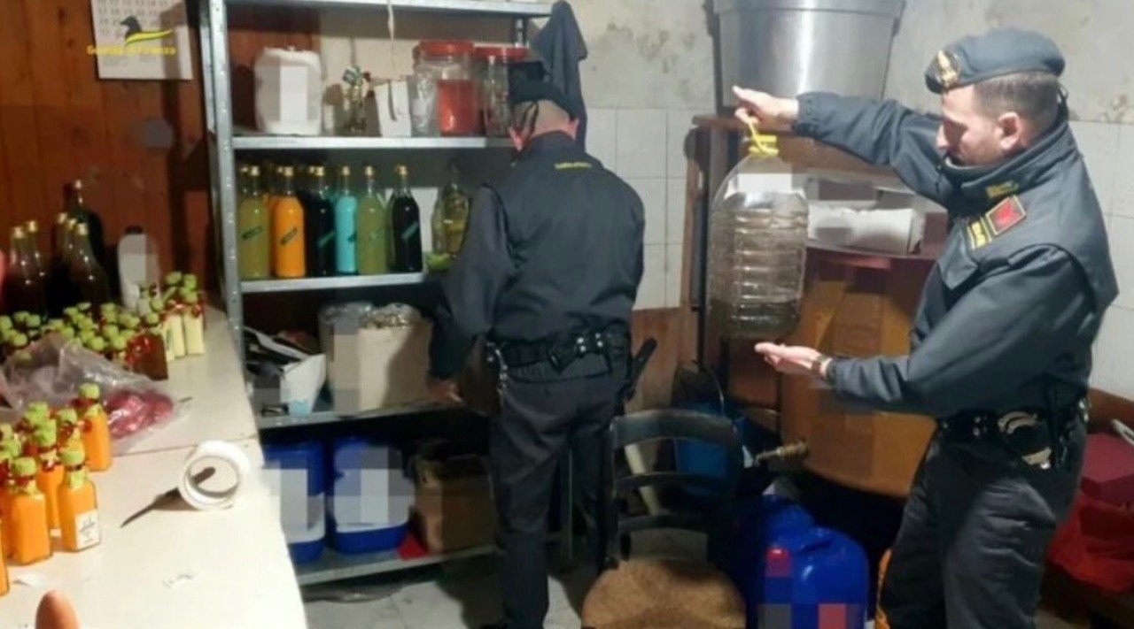 angri, prodotti alcolici illegali