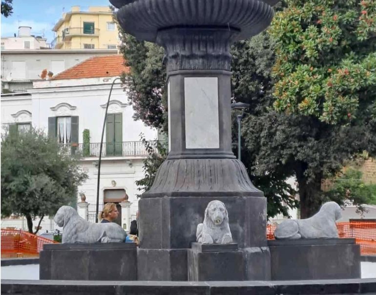 Napoli, torna a splendere la Fontana degli Incanti a Posillipo