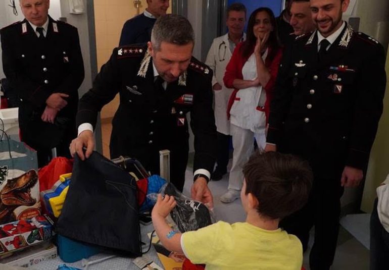 Caserta, the Carabinieri deliver gifts to the little patients of the hospital's pediatric ward