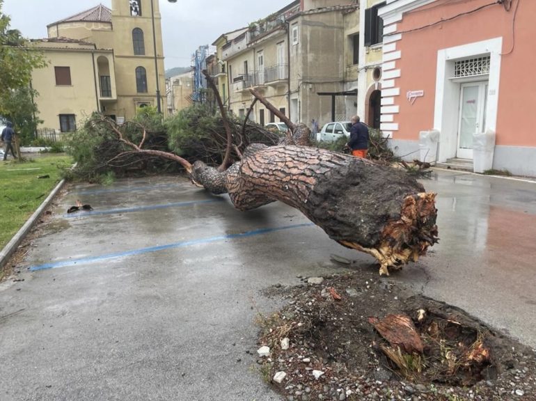 Tromba d’aria in Cilento: danni e disagi