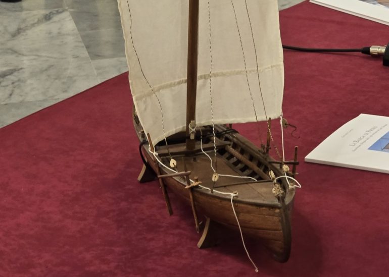 Sorrento celebra tradizione, artigianato e spiritualità con la presentazione della “Barca di Pietro”