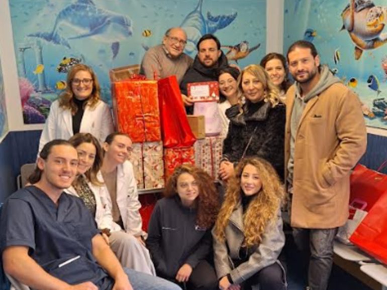 Giocattoli e sorrisi: “Cenando sotto un Cielo diverso” illumina il Natale dei più piccoli