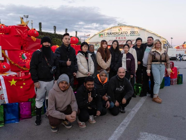 Cinamercato 2003 accende la solidarietà a Napoli: pacchi dono alle missionarie della Divina redenzione di Gianturco