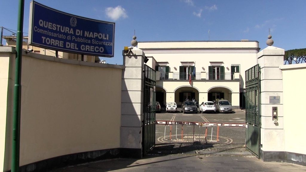 Torre del Greco, 59enne arrestato per aggressione e estorsione ai danni della madre