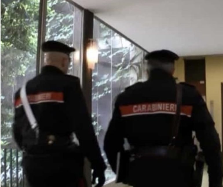Montecorvino Pugliano, ricattava e violentava l’amante: arrestato 51enne in un albergo