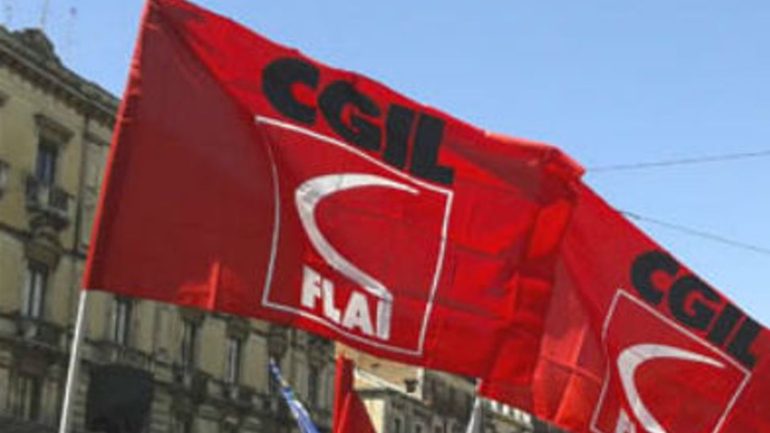 Lavoratore licenziato dopo essersi iscritto al sindacato Flai-Cgil, scoppia la protesta nel Casertano