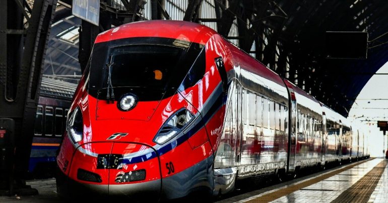 Trenitalia, attacco hacker presi alcuni dati dei clienti: si indaga