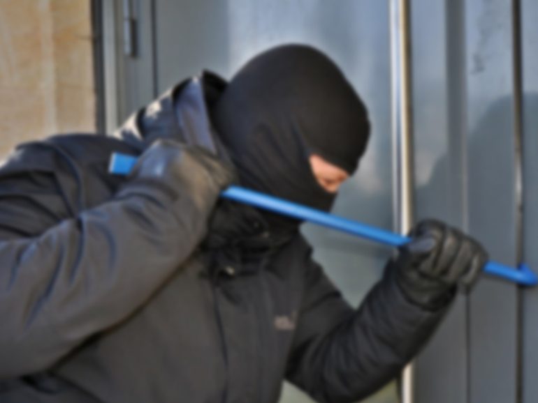 Furti in casa, in Campania +9,4% nel 2024: quasi 10mila colpi nelle abitazioni