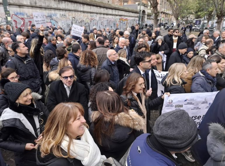 Napoli, crisi Giudici di Pace: la massiccia mobilitazione dell'Avvocatura del distretto