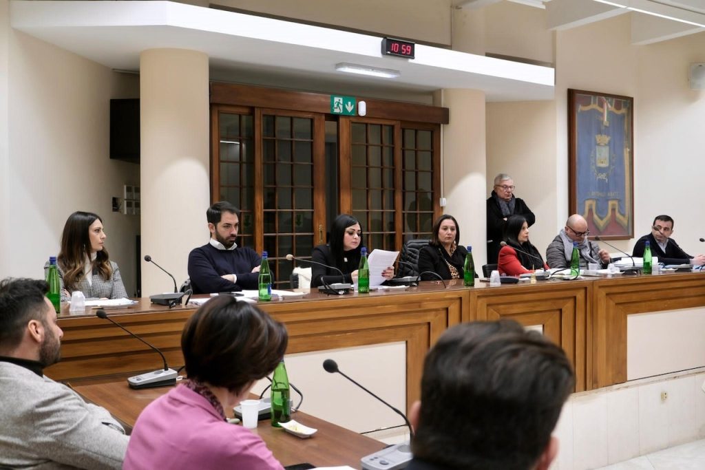 Castello delle Cerimonie, il futuro è ancora incerto: il Consiglio Comunale avvia la fase di studio