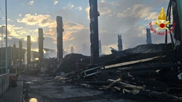 Incendio al sito compost di Salerno: livelli di inquinamento 21 volte oltre la norma