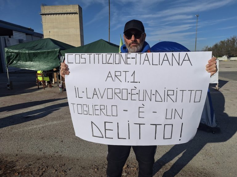 Crisi Trasnova, presidio permanente e attesa per il tavolo al Mimit